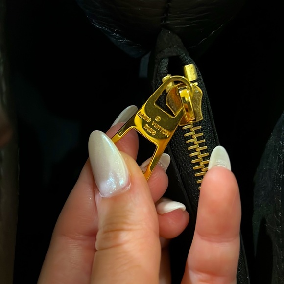 Louis Vuitton purse - Picture 6 of 12